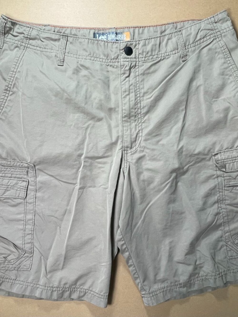Lee Dungarees Men’s Tan Cargo Shorts Size 36 Poly/Cotton/Nylon Excellent